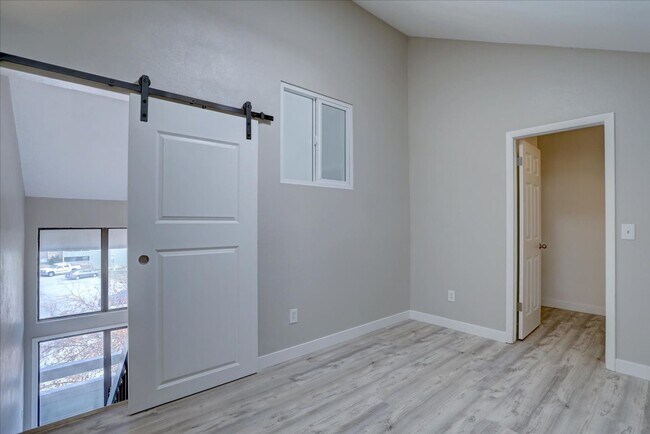 Building Photo - Stunning Top-Floor End Unit with Vaulted Ceilings and Modern Finishes