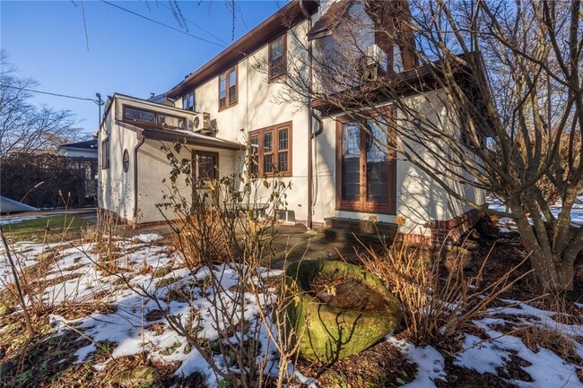 Building Photo - 305 Castlebar Rd