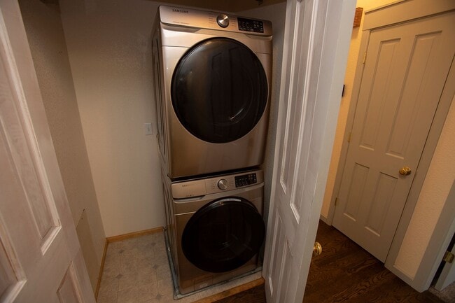 Building Photo - 2 bed/2 bath Sloans Lake Condo