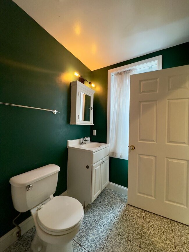 Building Photo - Inviting 3-Bedroom Single Family Townhome ...