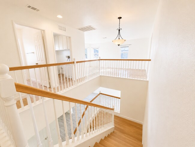 Building Photo - Beautifully Updated 5 Bedroom House with 3 Car Garage For Rent