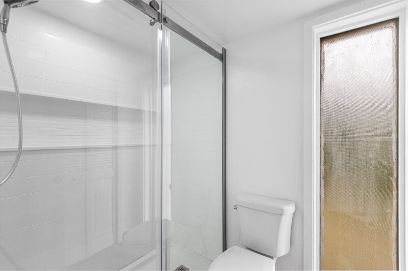 Building Photo - 2036 Corner Lake Dr