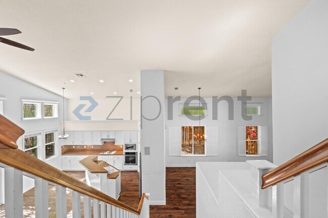 Building Photo - Unit