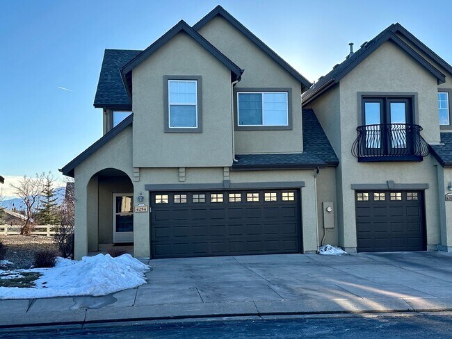 Primary Photo - Spacious 3 bedroom townhome near Peterson ...