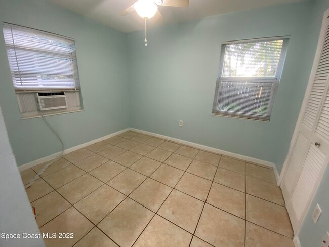 Building Photo - 380 N Brevard Ave