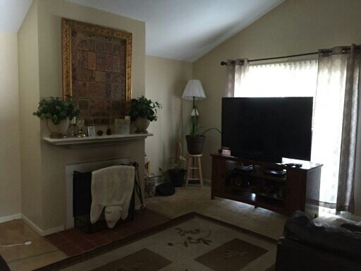 Building Photo - Spacious 2 Bedroom with LOFT!