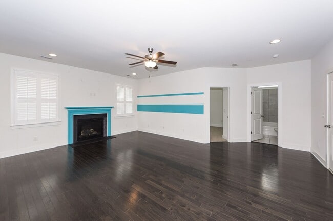 Building Photo - 4 Bedroom 3.5 Bath House in Lawton Park - ...