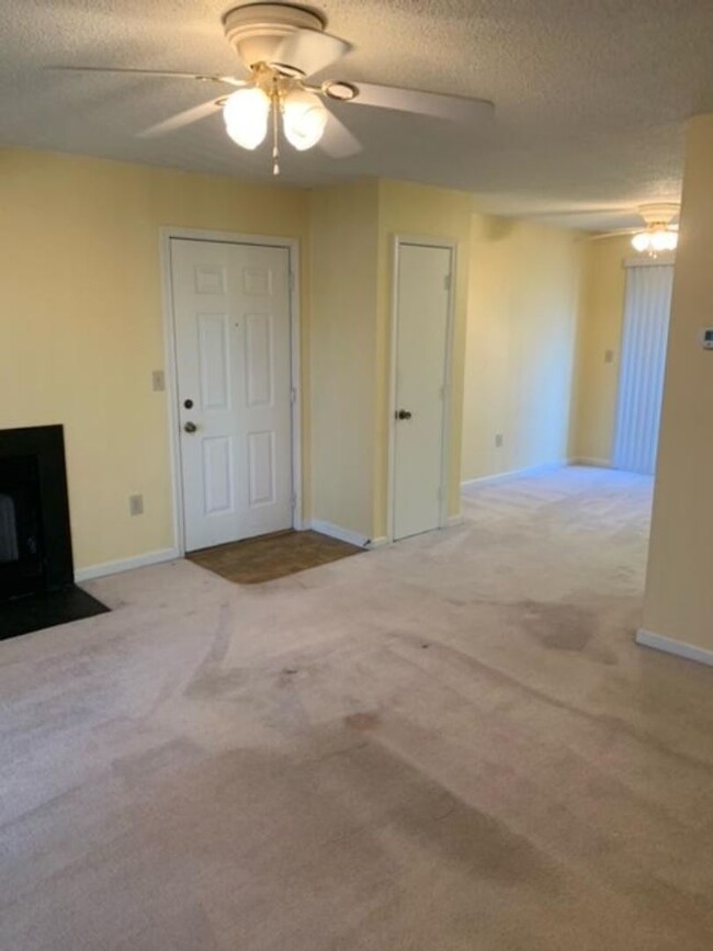 Building Photo - 1 Bedroom/1 Bath condo on 3rd Floor in Myr...