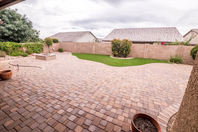 Building Photo - Executive home in The Estates at Holiday! ...