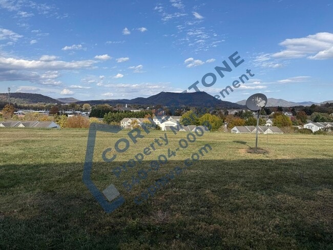 Building Photo - 6500 Carefree Ln