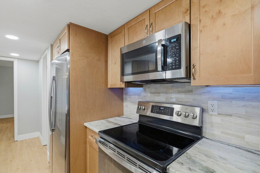 Building Photo - 3595 41st Ln S