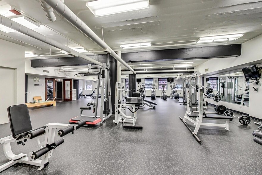 Building Photo - 165 N Canal St