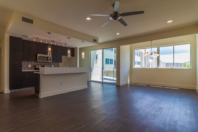 Building Photo - Stunning 2/2.5 multi-level Skybridge Lofts...