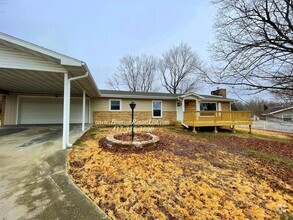 Building Photo - Newly Remodeled 3BR/2BA