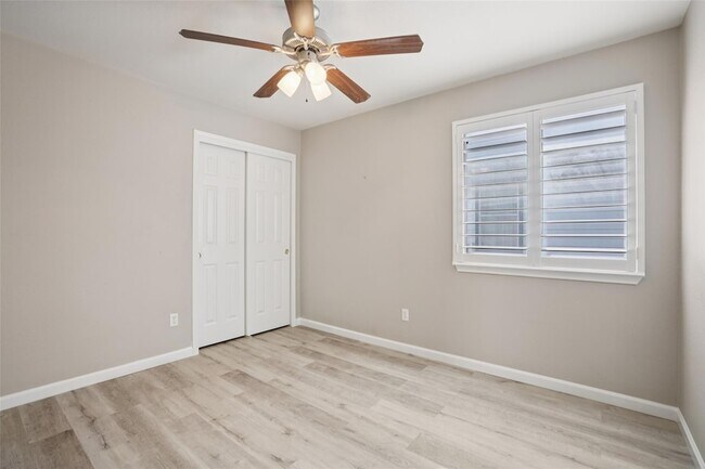 Building Photo - 4937 Hartson