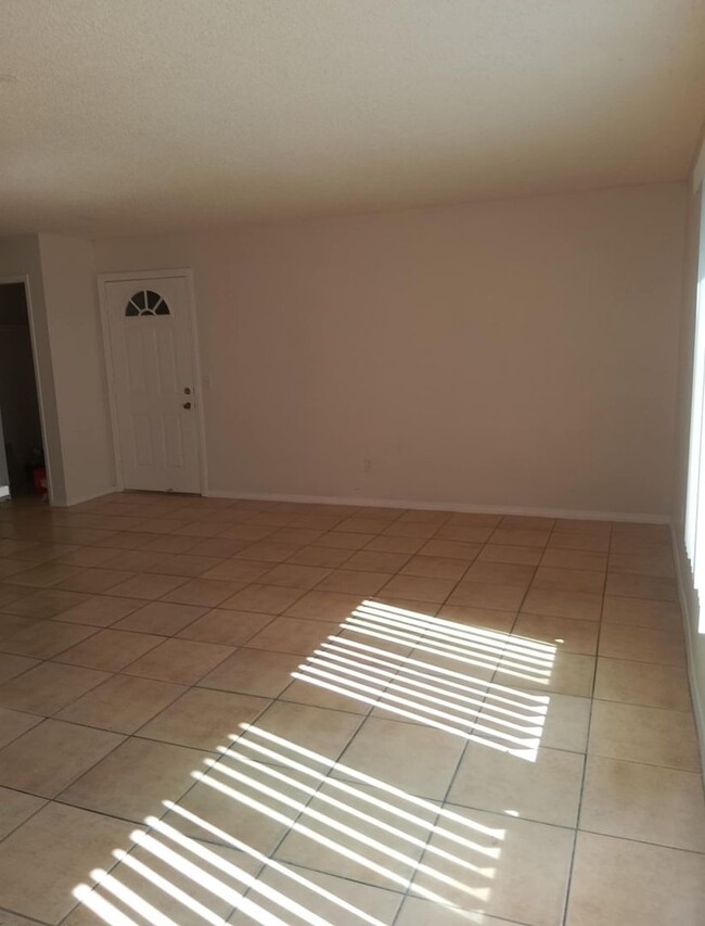 Building Photo - 1BD / 1 BA - Apartment For Rent