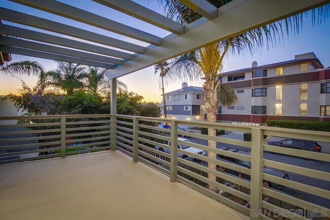Building Photo - Modern Bungalow