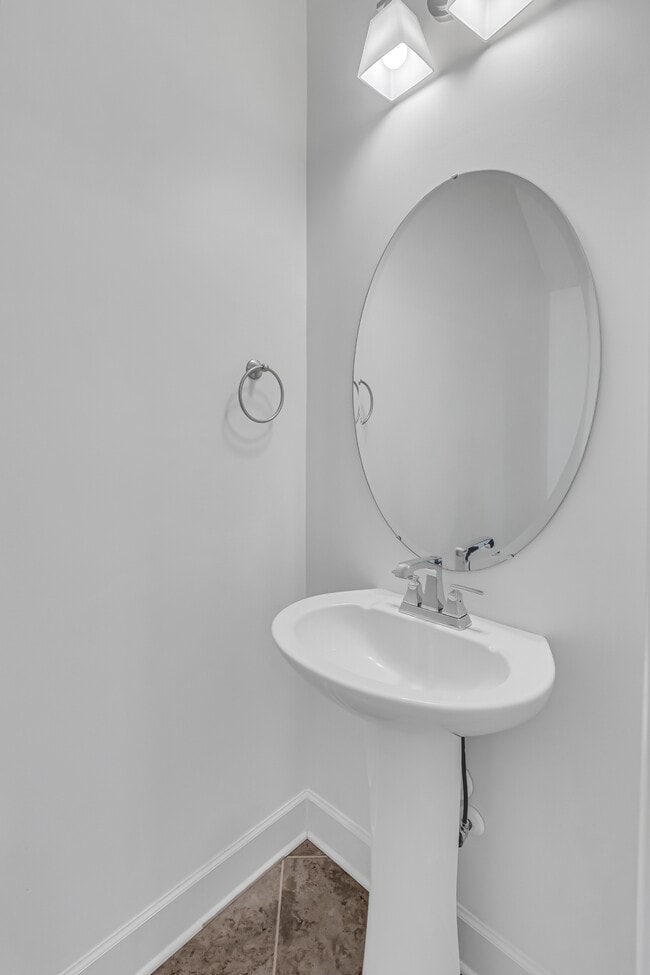 Building Photo - 253 Mary Ann Cir