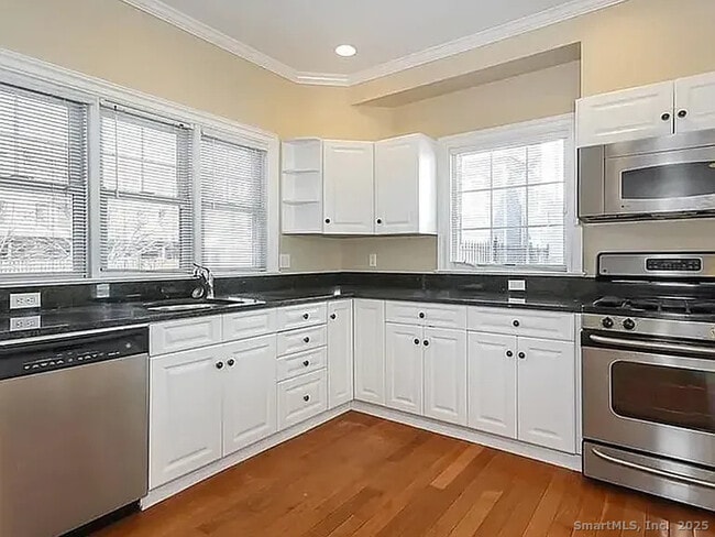 Building Photo - 14 Haviland St