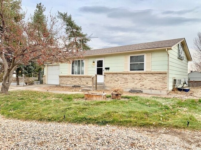 Primary Photo - Spacious 3 Bedroom 2 Bath Ranch Style Home...