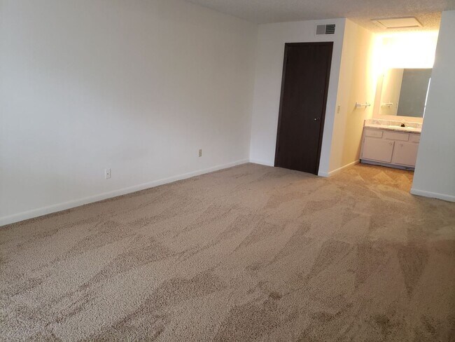 Building Photo - 206 Yelton Ct