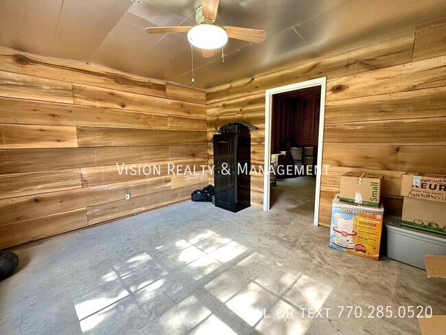 Building Photo - Rockmart Move in Ready 3 BD 2 BA 2 Car Garage