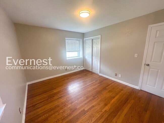 Building Photo - 3 Bed, 2 Bath Home with Fenced Yard & Garage / Pet-Friendly / Vouchers Accepted / Available Now!