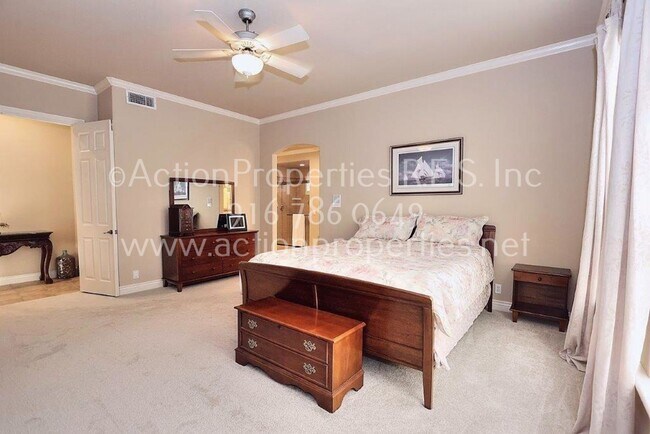 Building Photo - Granite Bay Beauty - 5 Bed, 3.5 Bath Home - Large Pool - Two Story - Lawn & Pool Service Included!