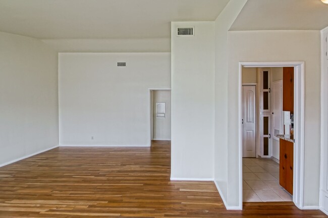 Building Photo - 7866 Flight Ave