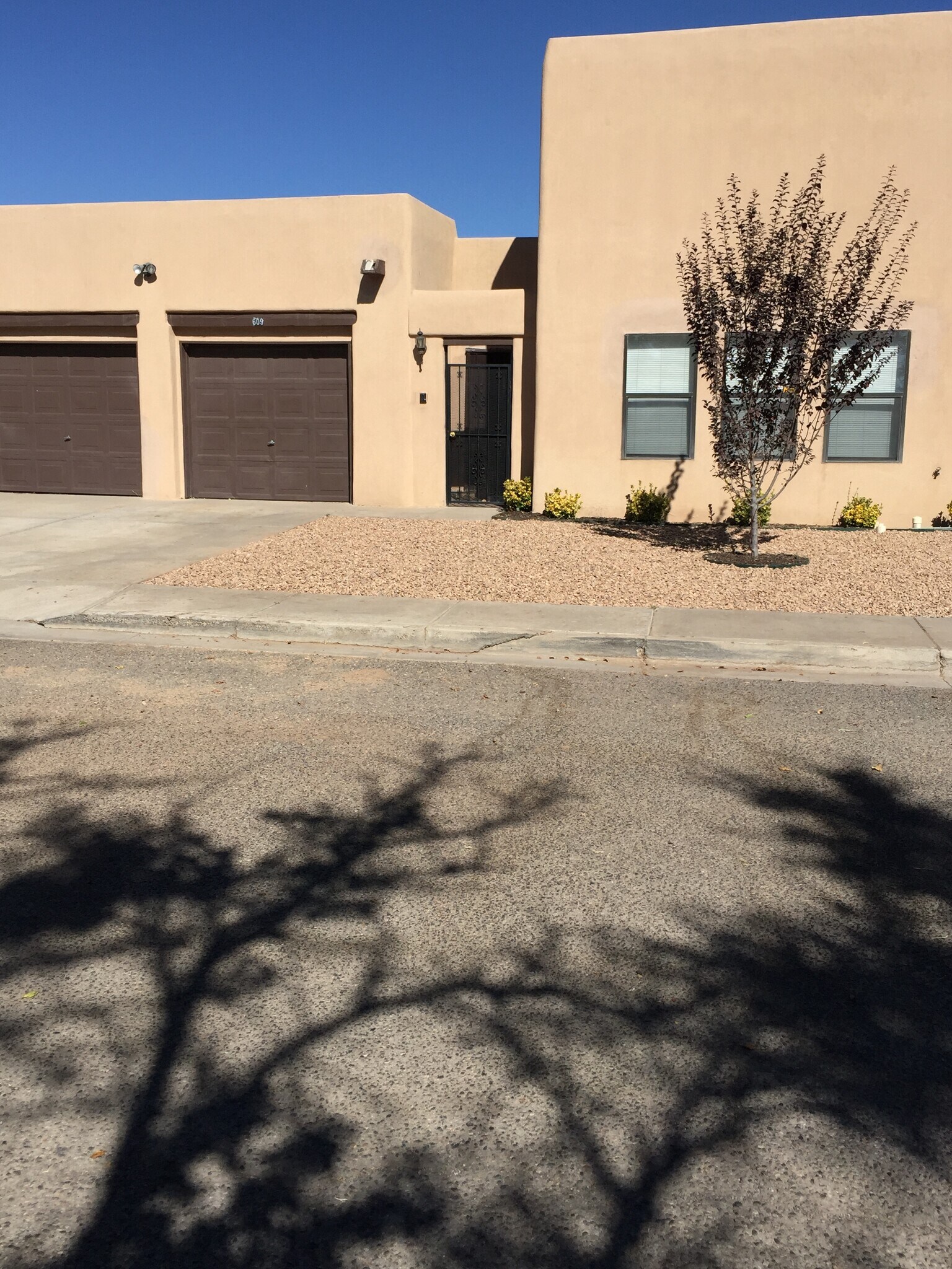 Building Photo - 609 Avenida Montoya NE