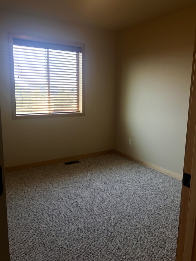 Building Photo - Brand New - 3 Bedroom 2 1/2 Bathroom Townh...