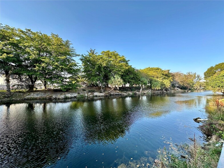 Building Photo - 4275 NW South Tamiami Canal Dr