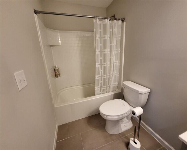 Building Photo - 871 Sunset Park Dr