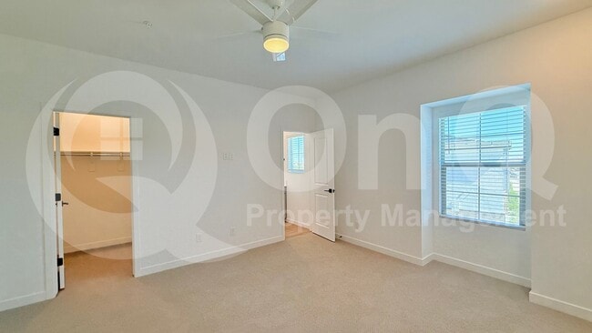 Building Photo - 2746 W Red Fox Rd