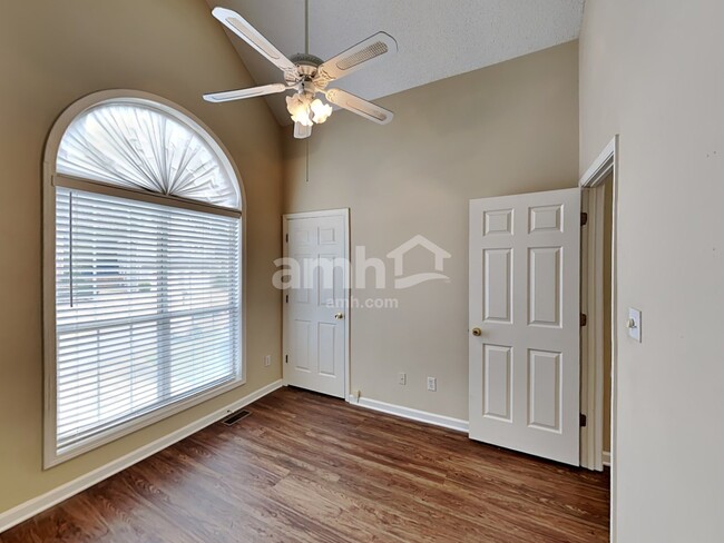 Building Photo - 4718 Vineyard Ct