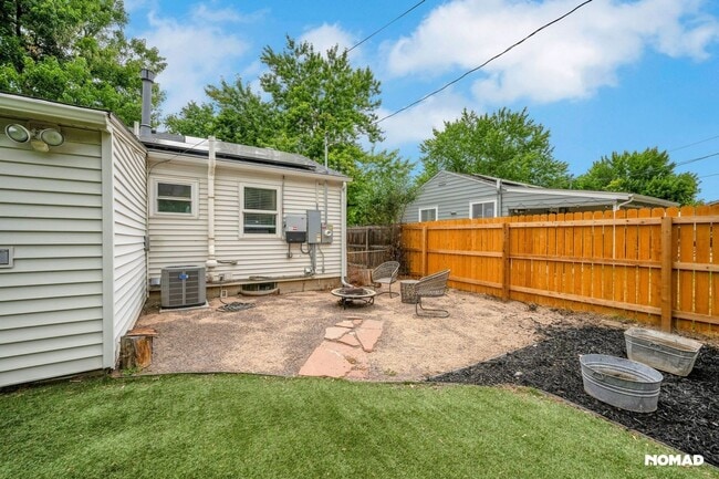 Building Photo - Spacious 3BR House in Denver