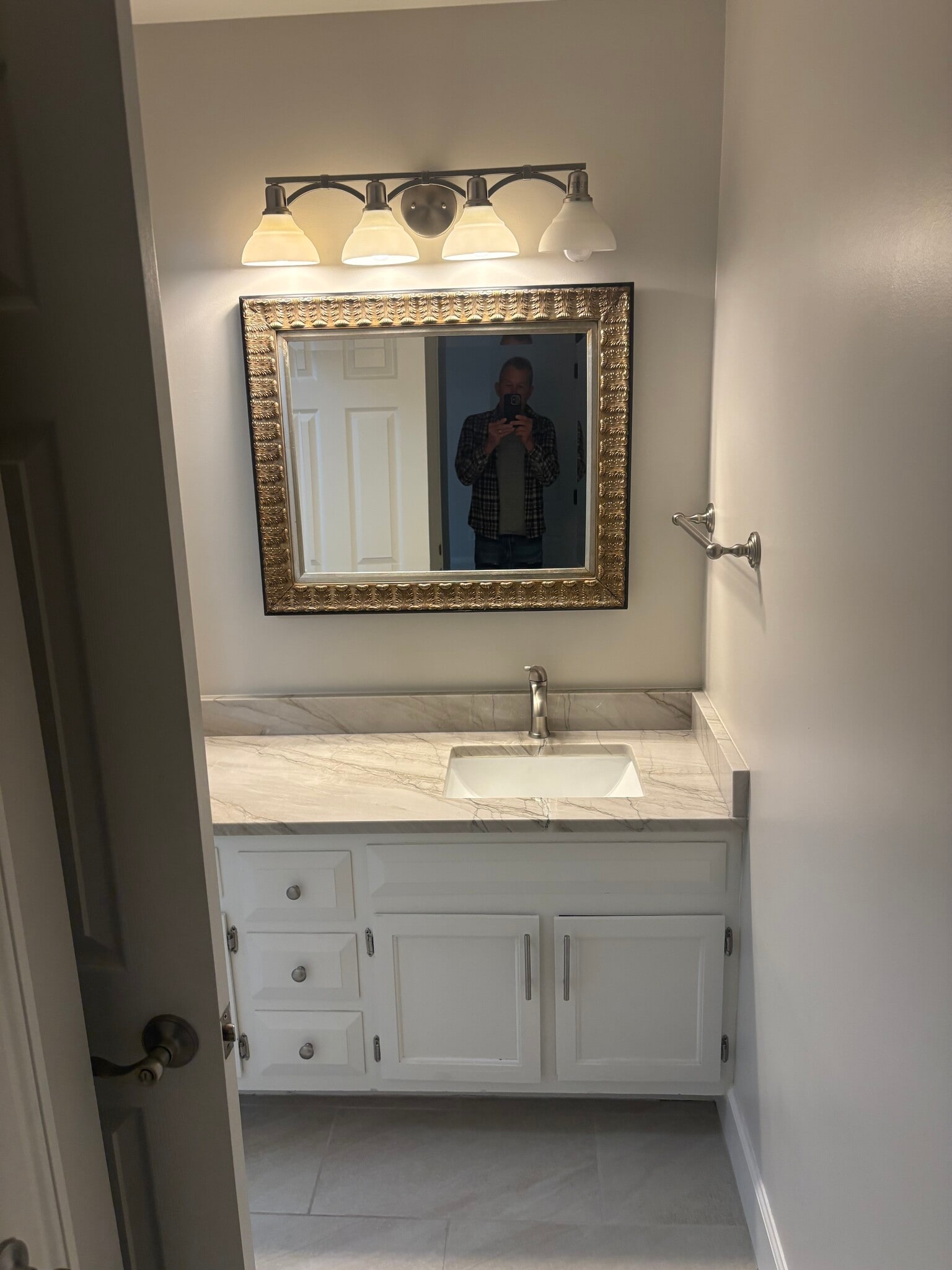 Building Photo - 515 Basswood Ave