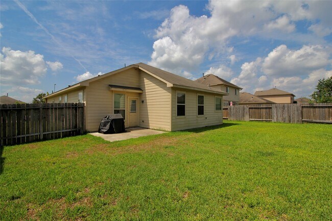 Building Photo - 25311 Saddlebrook Ranch Dr