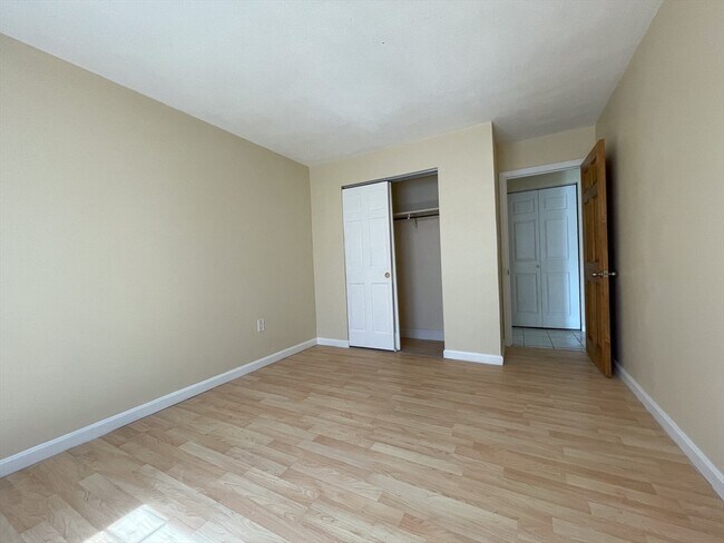 Building Photo - 20 Kenmar Dr