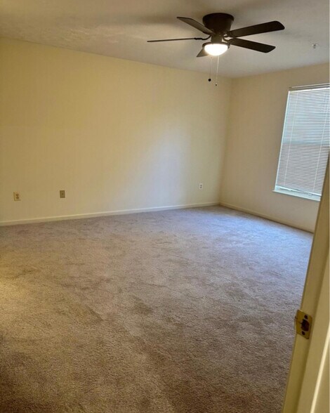 Building Photo - 8009 Township Dr