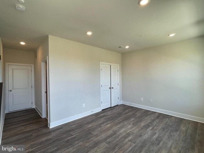 Building Photo - 313 Salinger Pl
