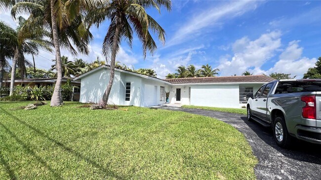 Building Photo - 19830 Bel Aire Dr