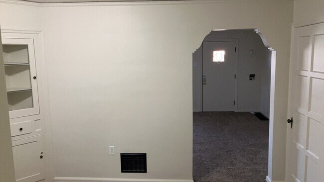 Building Photo - 1076 Sherwood Dr