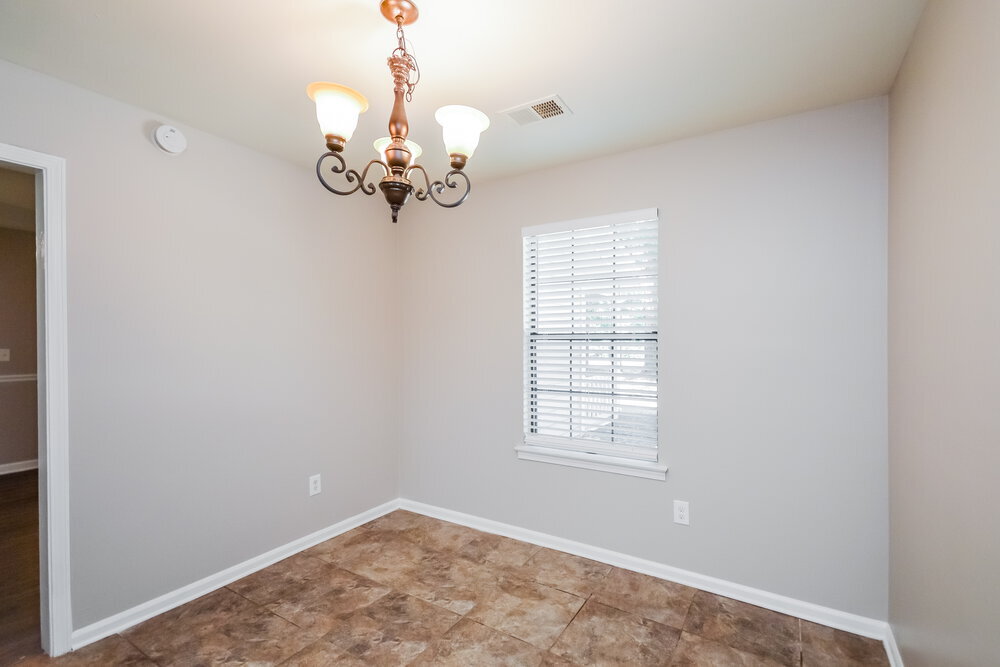 Building Photo - 400 Willow Ln