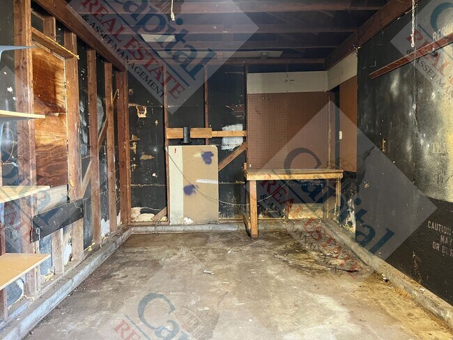 Building Photo - Cozy 2 Bedroom