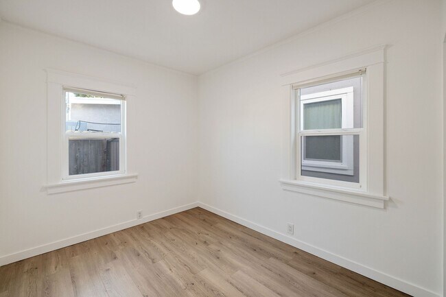Building Photo - 2216 Maricopa St