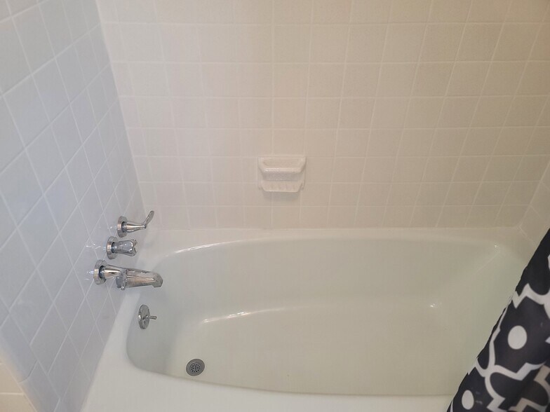 Building Photo - 810 Seymour Rd