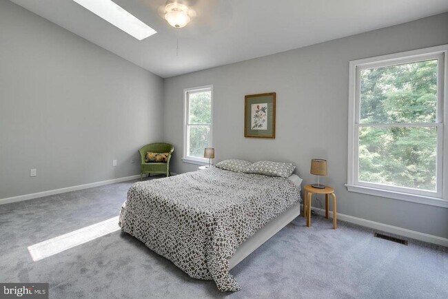 Building Photo - 1353 Templeton Pl