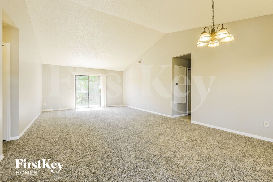 Building Photo - 2175 Carriage Pointe Loop