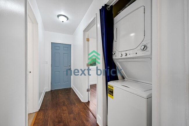 Building Photo - 3 BED & 2 BATH SINGLE FAMILY HOUSE FOR RENT